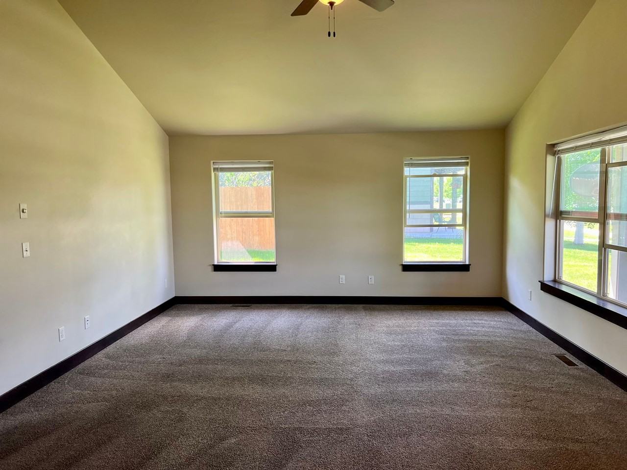 888 Ferguson Ave - Photo 3 of 13