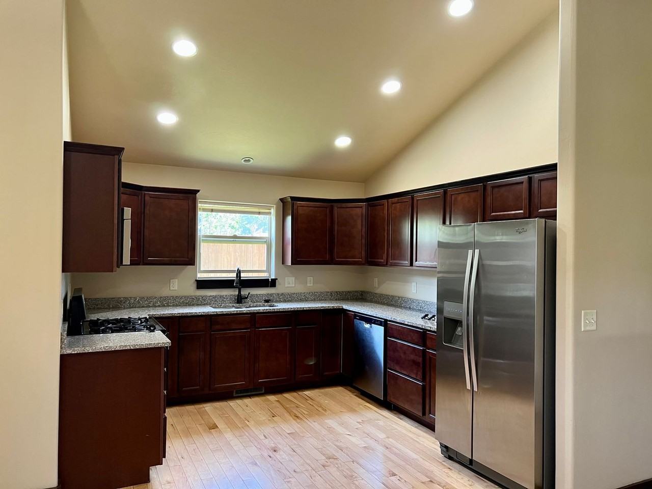 888 Ferguson Ave - Photo 4 of 13