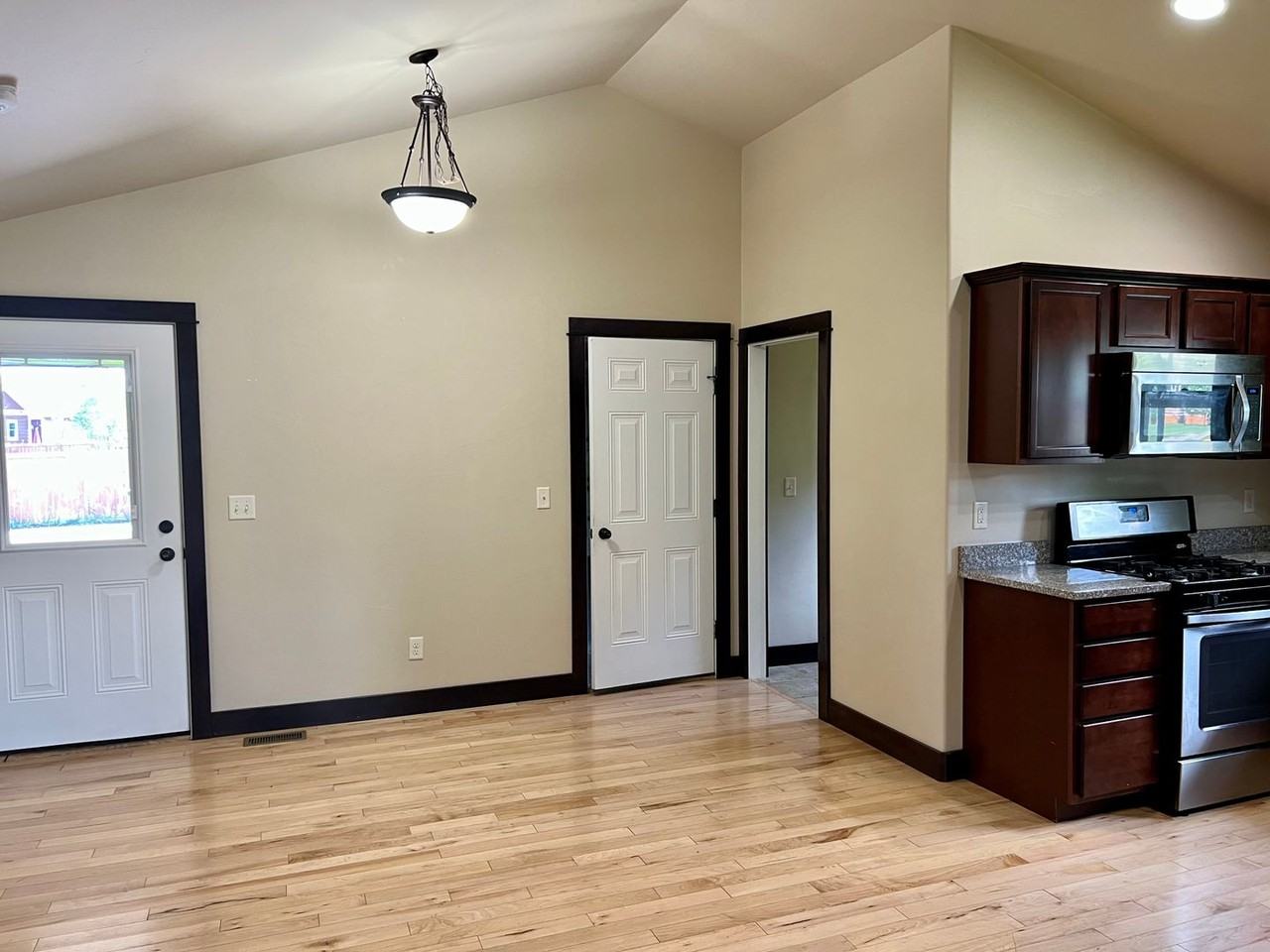 888 Ferguson Ave - Photo 5 of 13