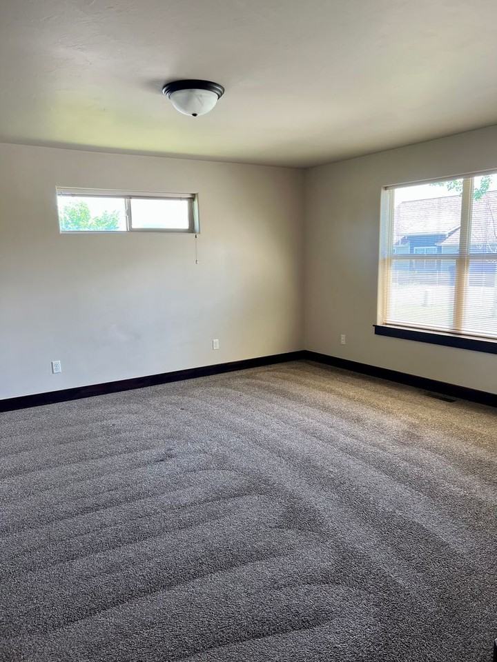 888 Ferguson Ave - Photo 6 of 13