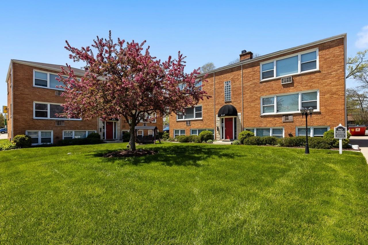 Ardmore Garden Apartments in Villa Park - Photo 3 of 23
