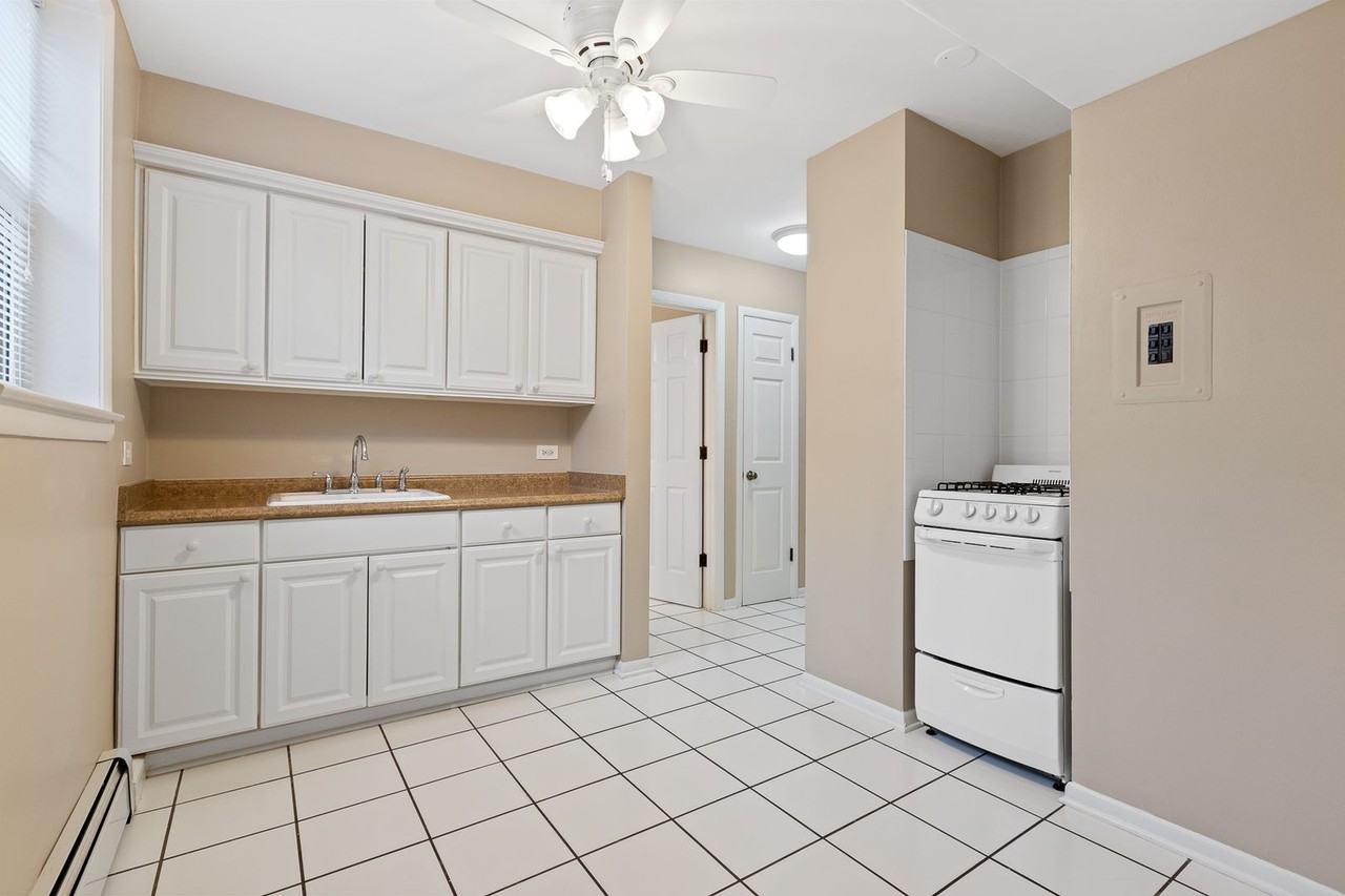 Ardmore Garden Apartments in Villa Park - Photo 6 of 23