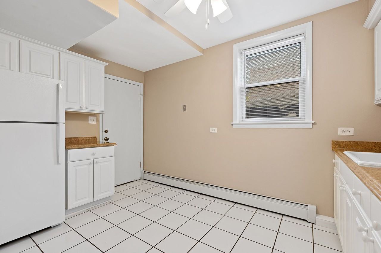 Ardmore Garden Apartments in Villa Park - Photo 7 of 23