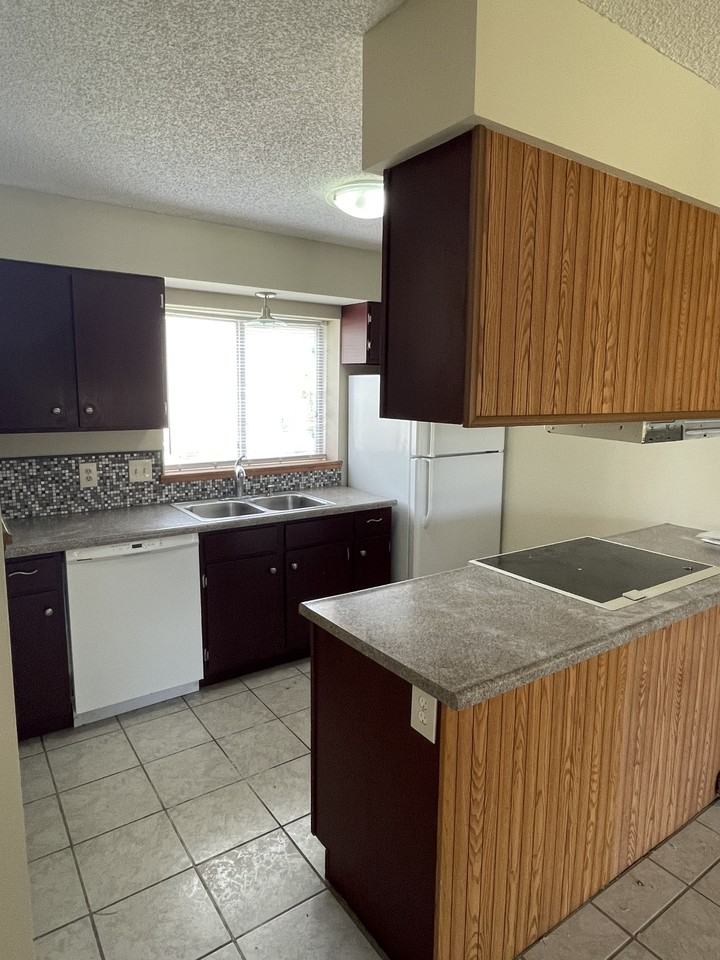 5520 S Gold St #100 - Photo 3 of 10