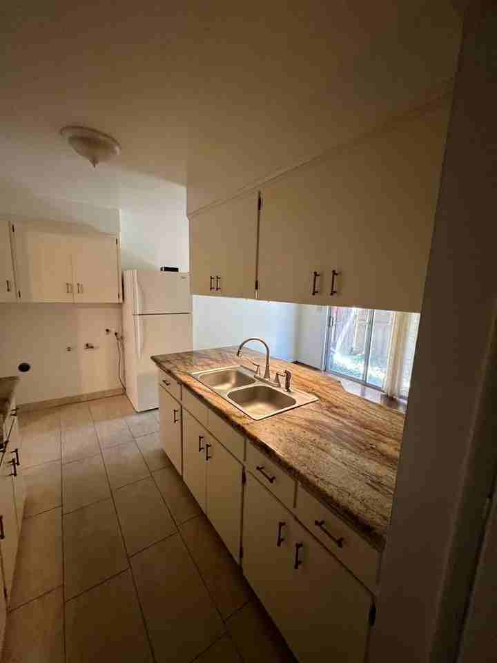 1614 12th St - Photo 3 of 25