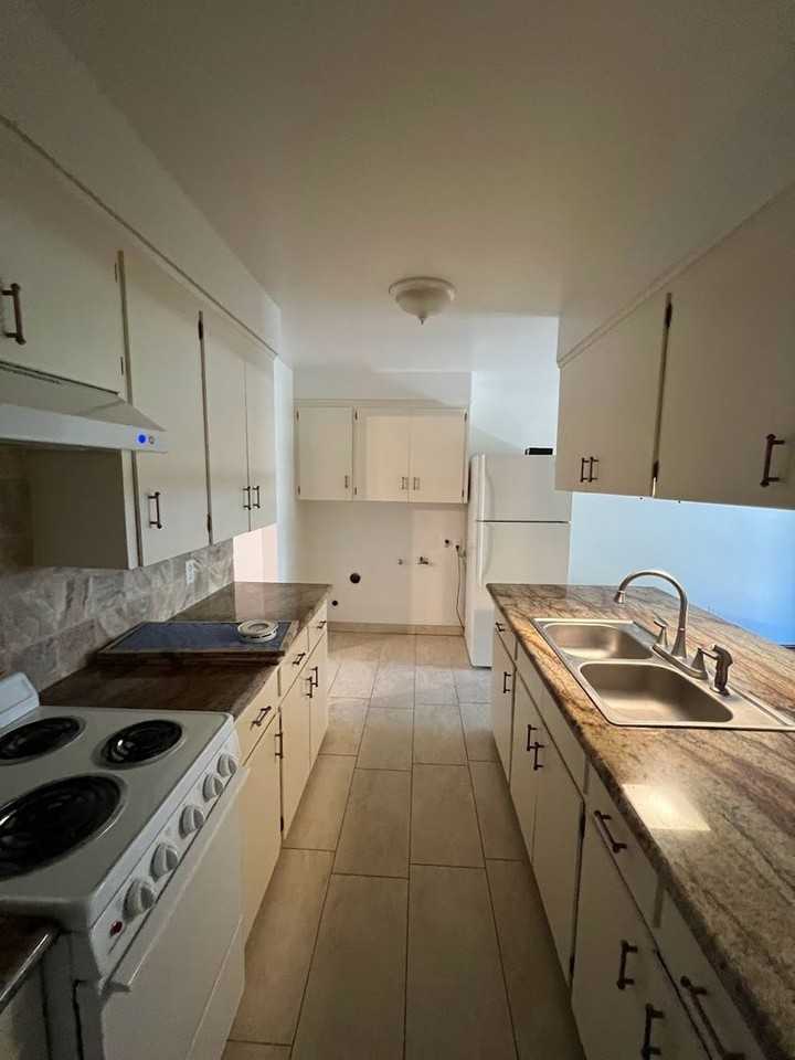 1614 12th St - Photo 4 of 25