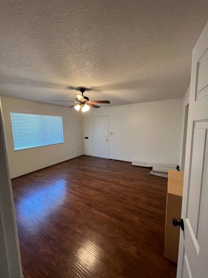1614 12th St - Photo 6 of 25