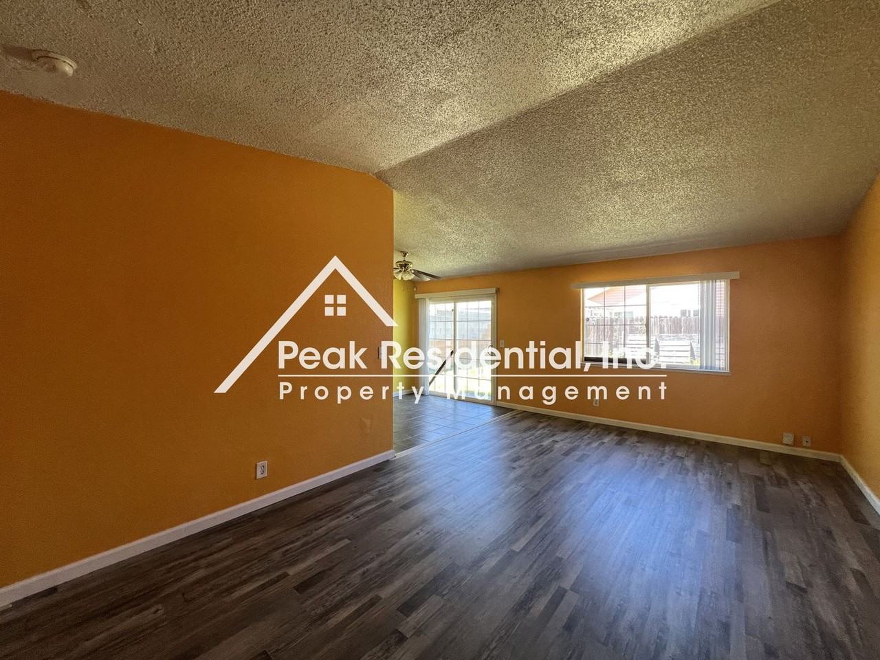 229 Graves Ave - Photo 2 of 15