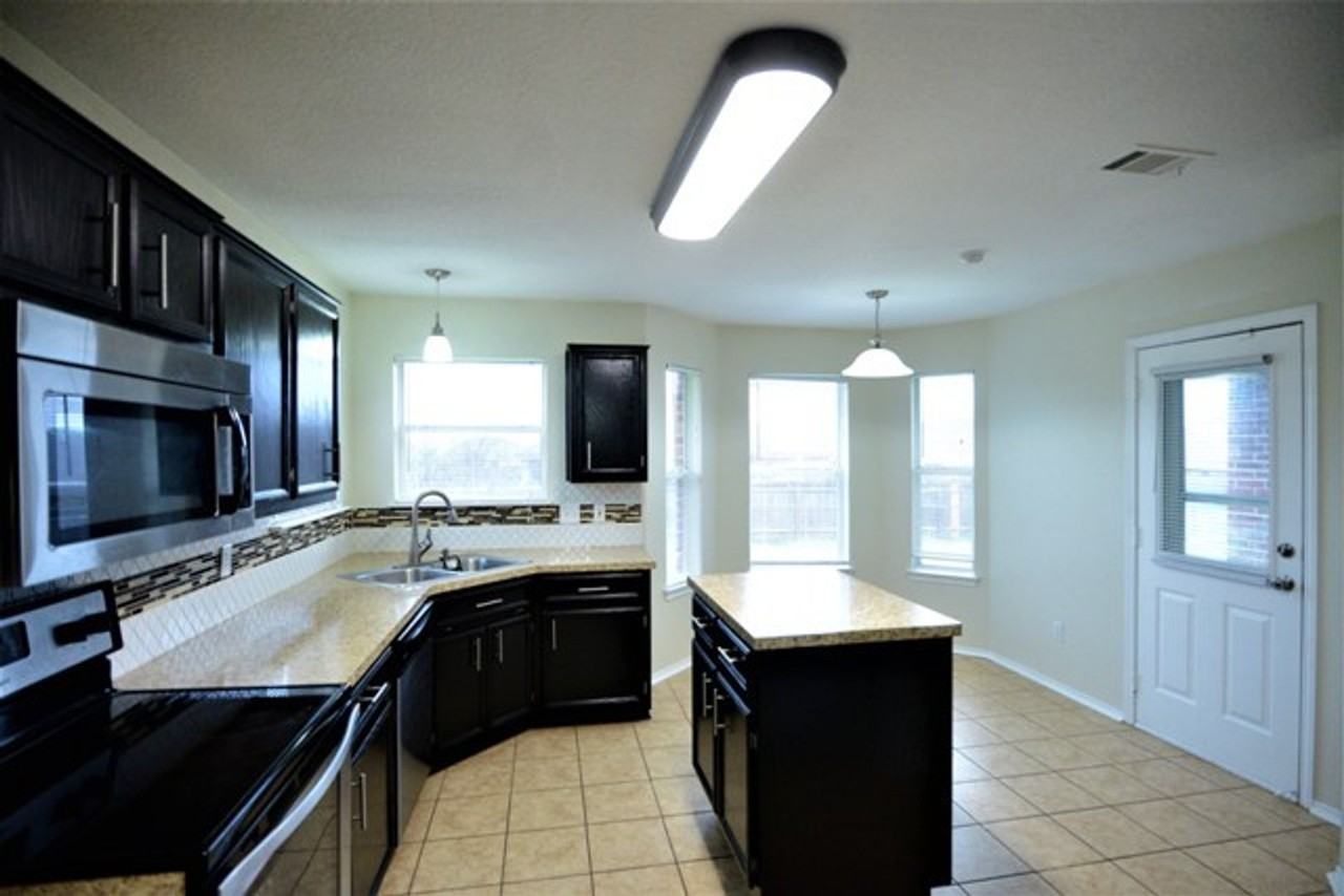 2909 Maria Dr - Photo 7 of 20