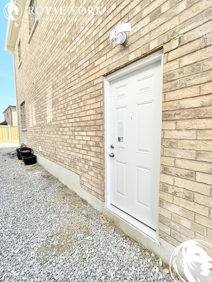 2-24 Crombie Street, Bowmanville, Ontario L1C 4A1 - Photo 3 of 19