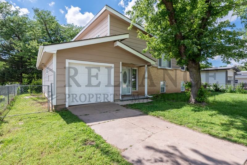 533 S Westview Dr - Photo 2 of 26