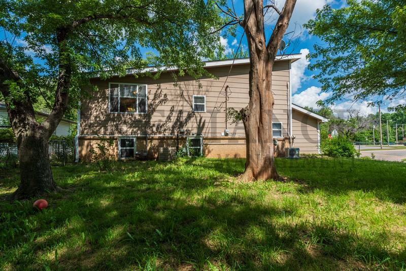 533 S Westview Dr - Photo 3 of 26