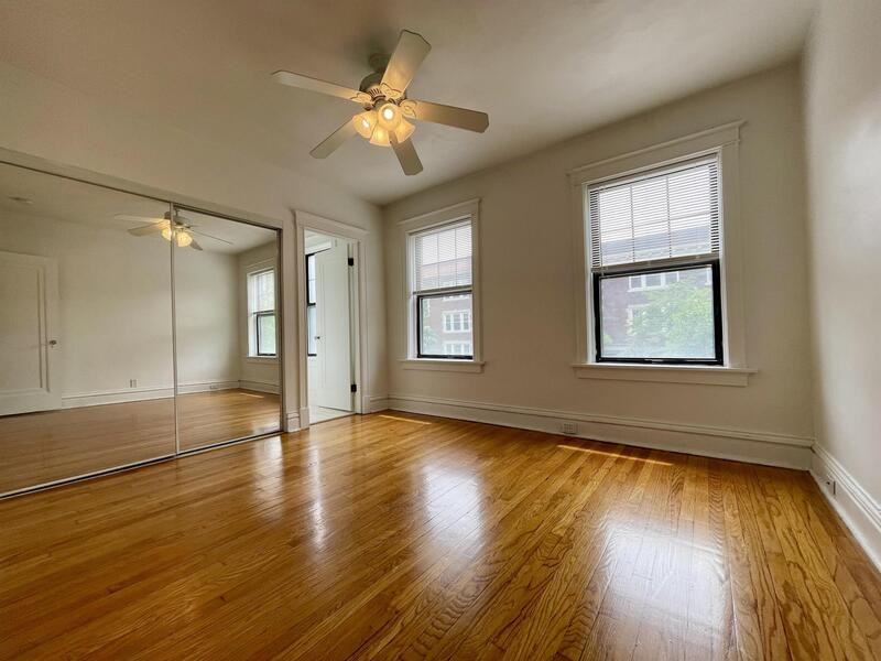 6323 S Rosebury Ave - Photo 7 of 29