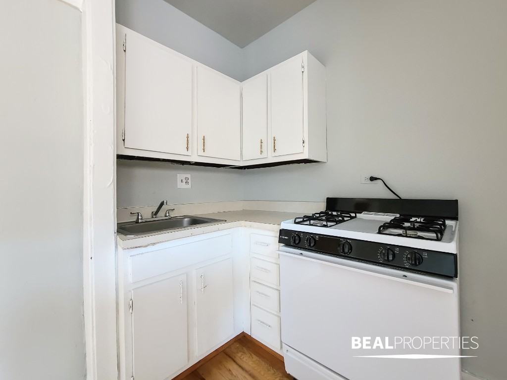 3724 N Pine Grove Ave #CLE2 - Photo 2 of 12