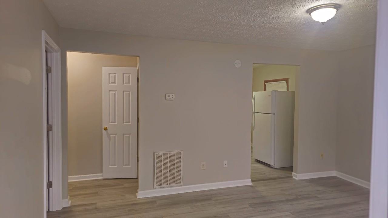 169 169 171 Hamilton Circle #171 - Photo 4 of 25
