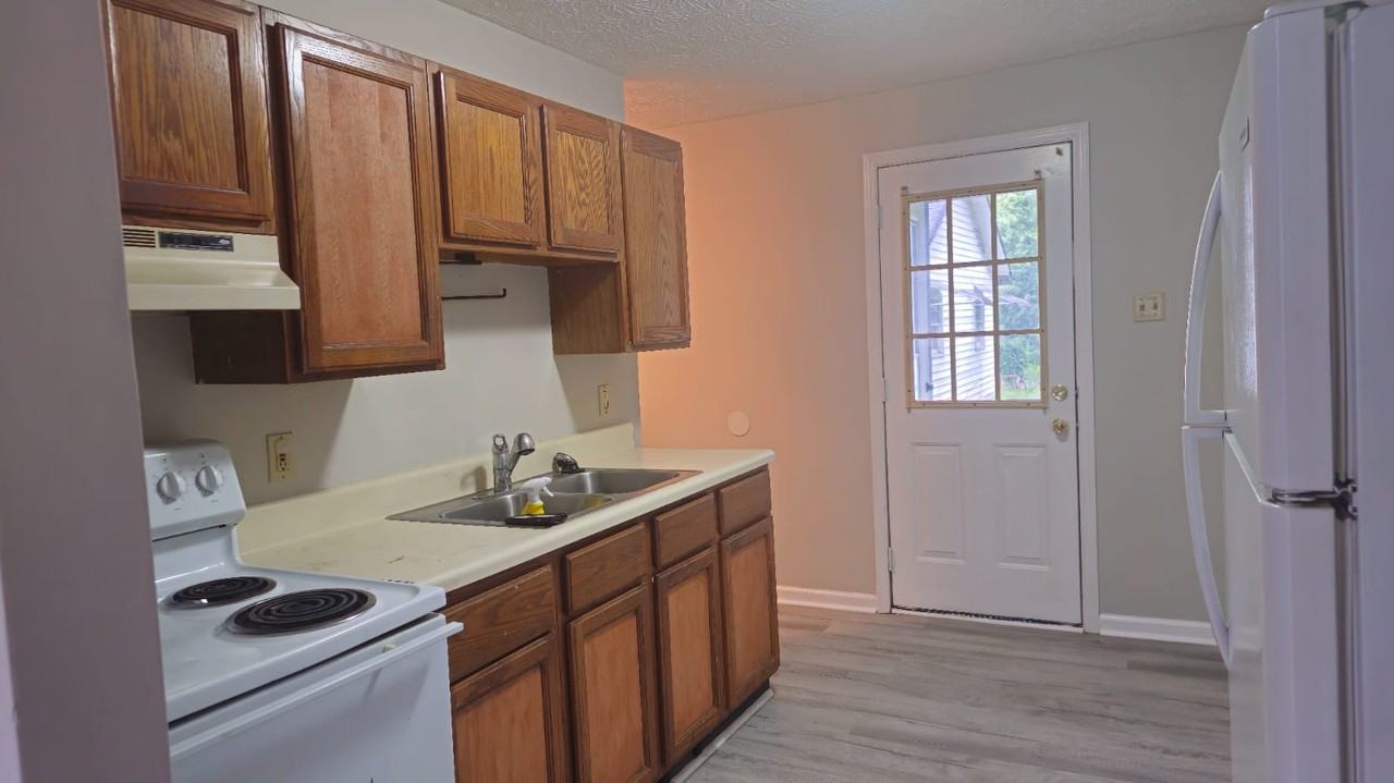 169 169 171 Hamilton Circle #171 - Photo 7 of 25