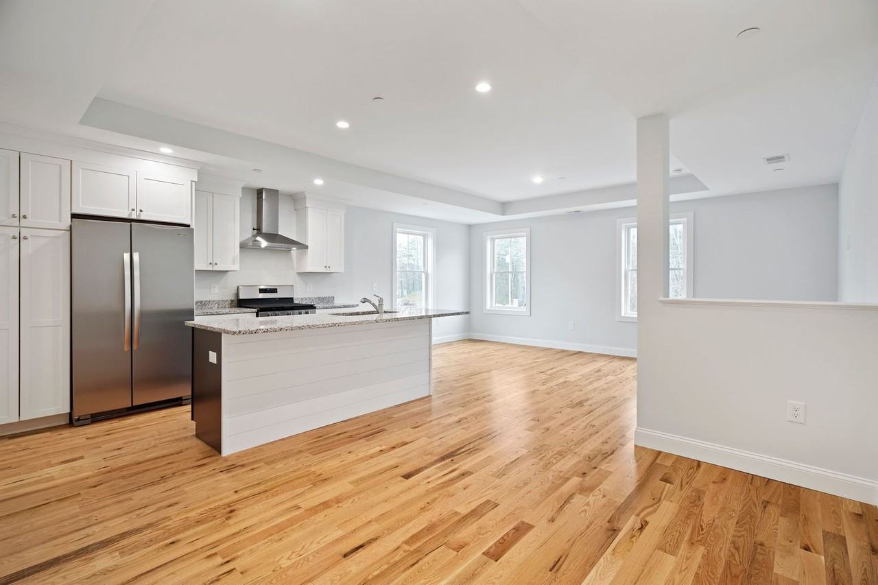 Paul's Place - Photo 5 of 26