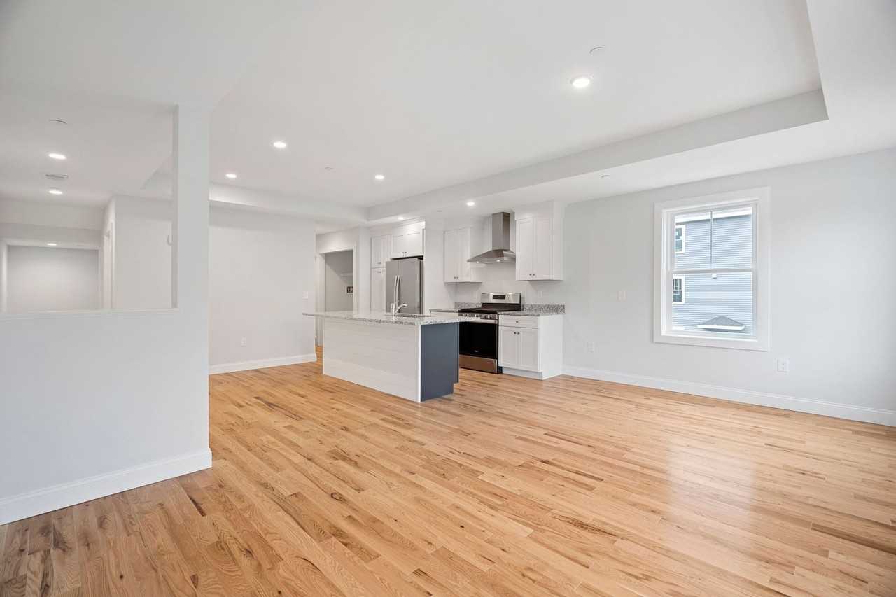 Paul's Place - Photo 7 of 26