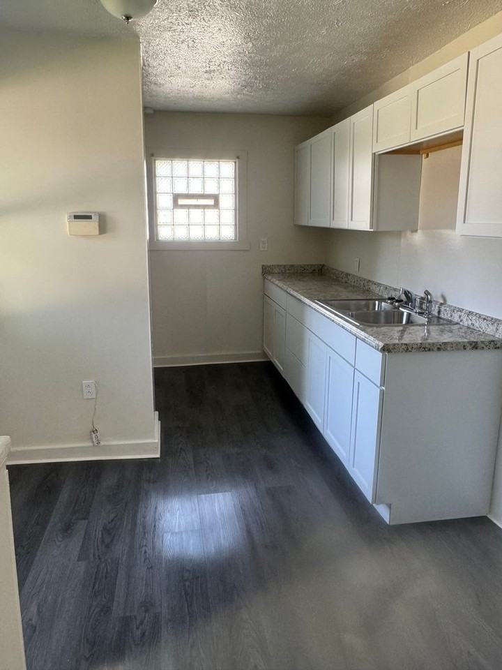 4391 E 141st St - Photo 2 of 9