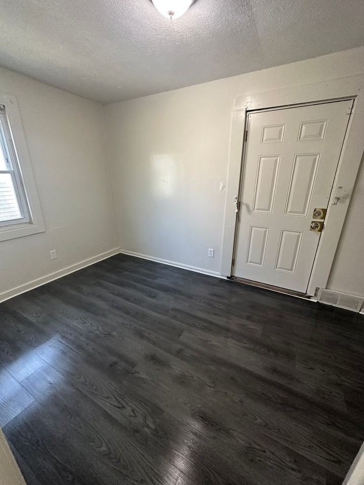 4391 E 141st St - Photo 3 of 9