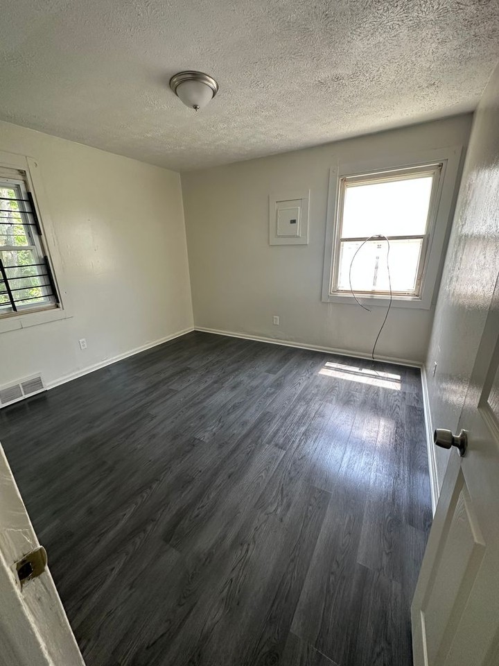 4391 E 141st St - Photo 4 of 9