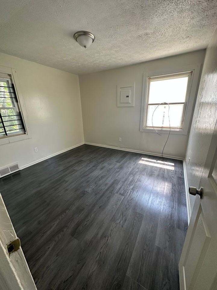 4391 E 141st St - Photo 7 of 9