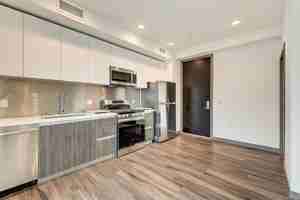 featured image of 641 N Hobart Blvd