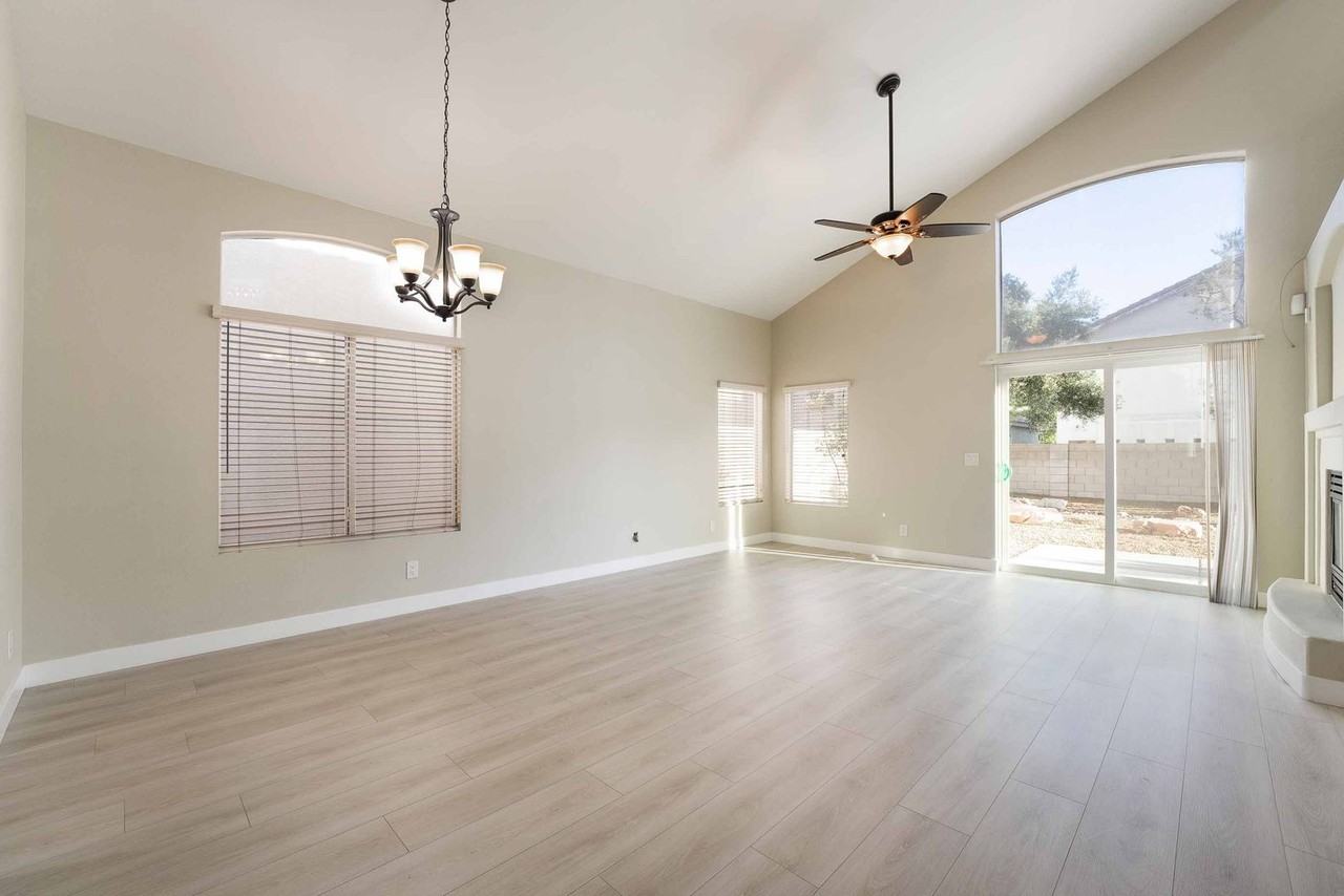926 Dancing Vines Ave - Photo 3 of 24