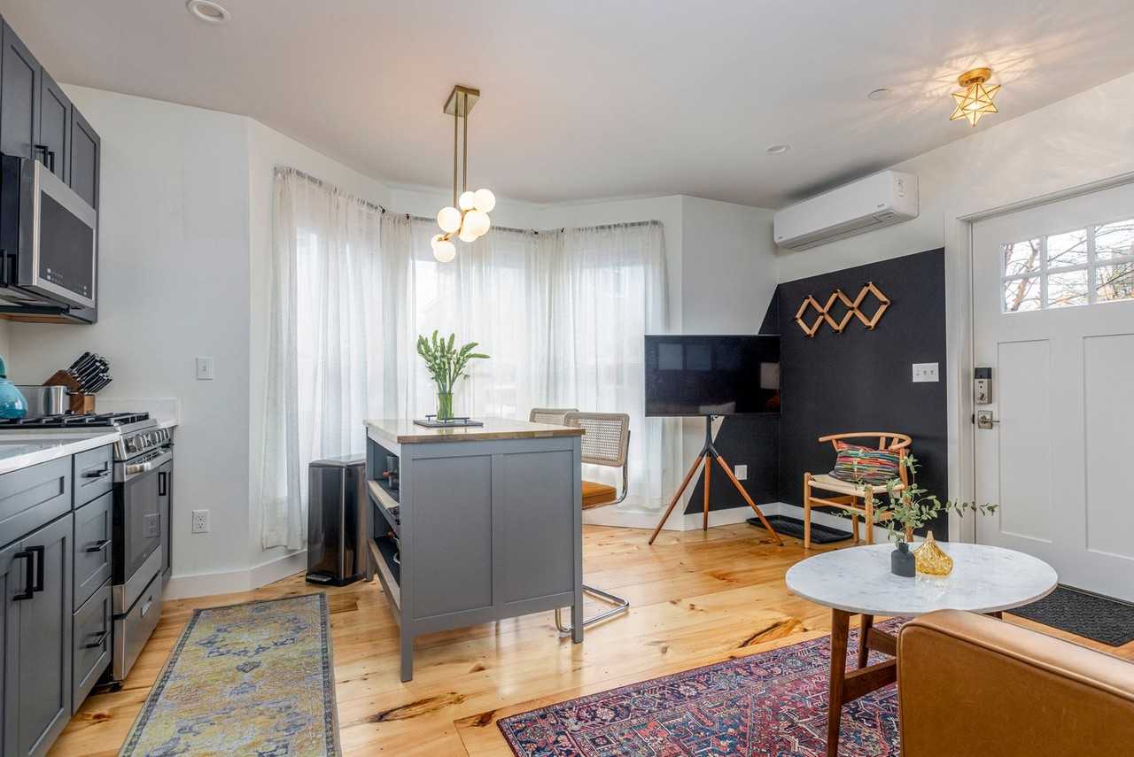 7 Russell St - Photo 5 of 15