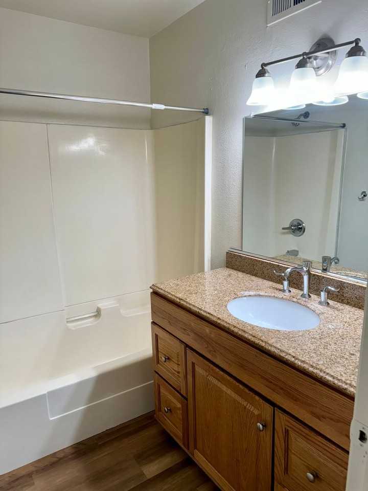 952 Kovak Ct - Photo 3 of 10