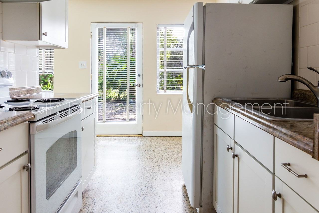 708 E Church St - Photo 3 of 20