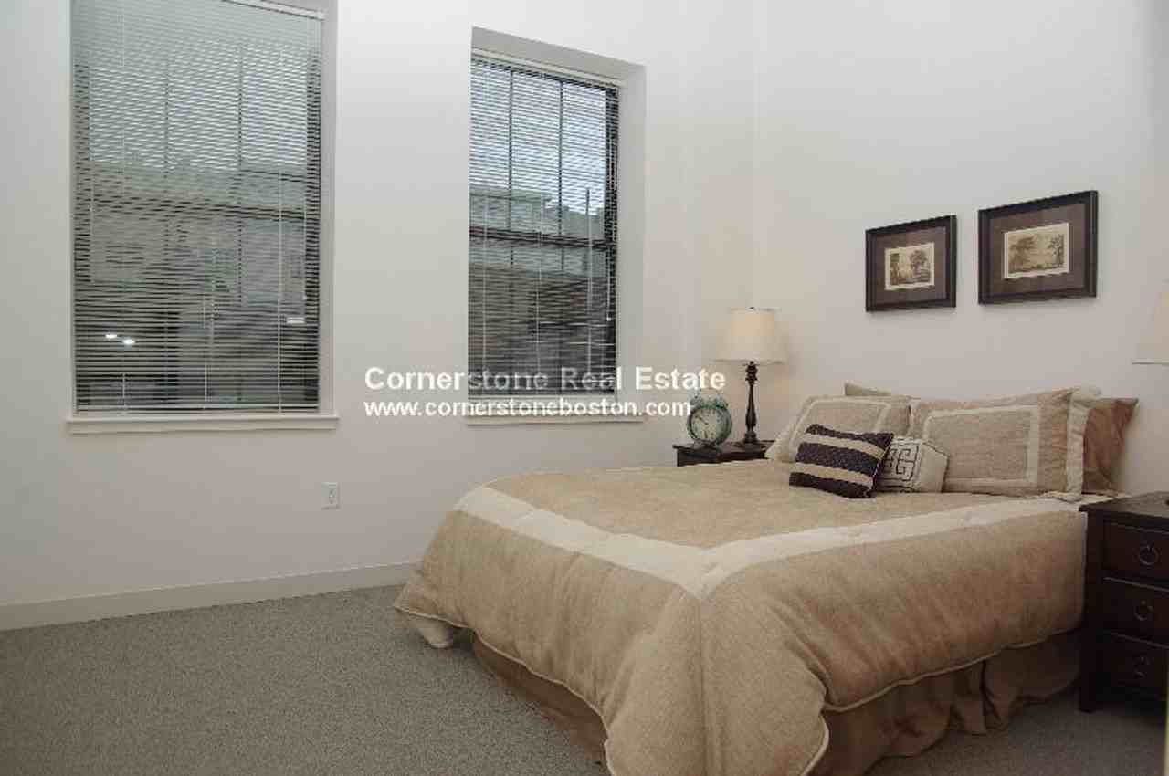 411 Washington Street - Photo 5 of 7