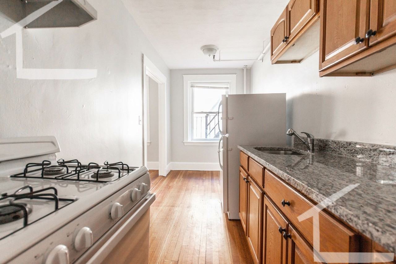 1597 Commonwealth Ave - Photo 5 of 7