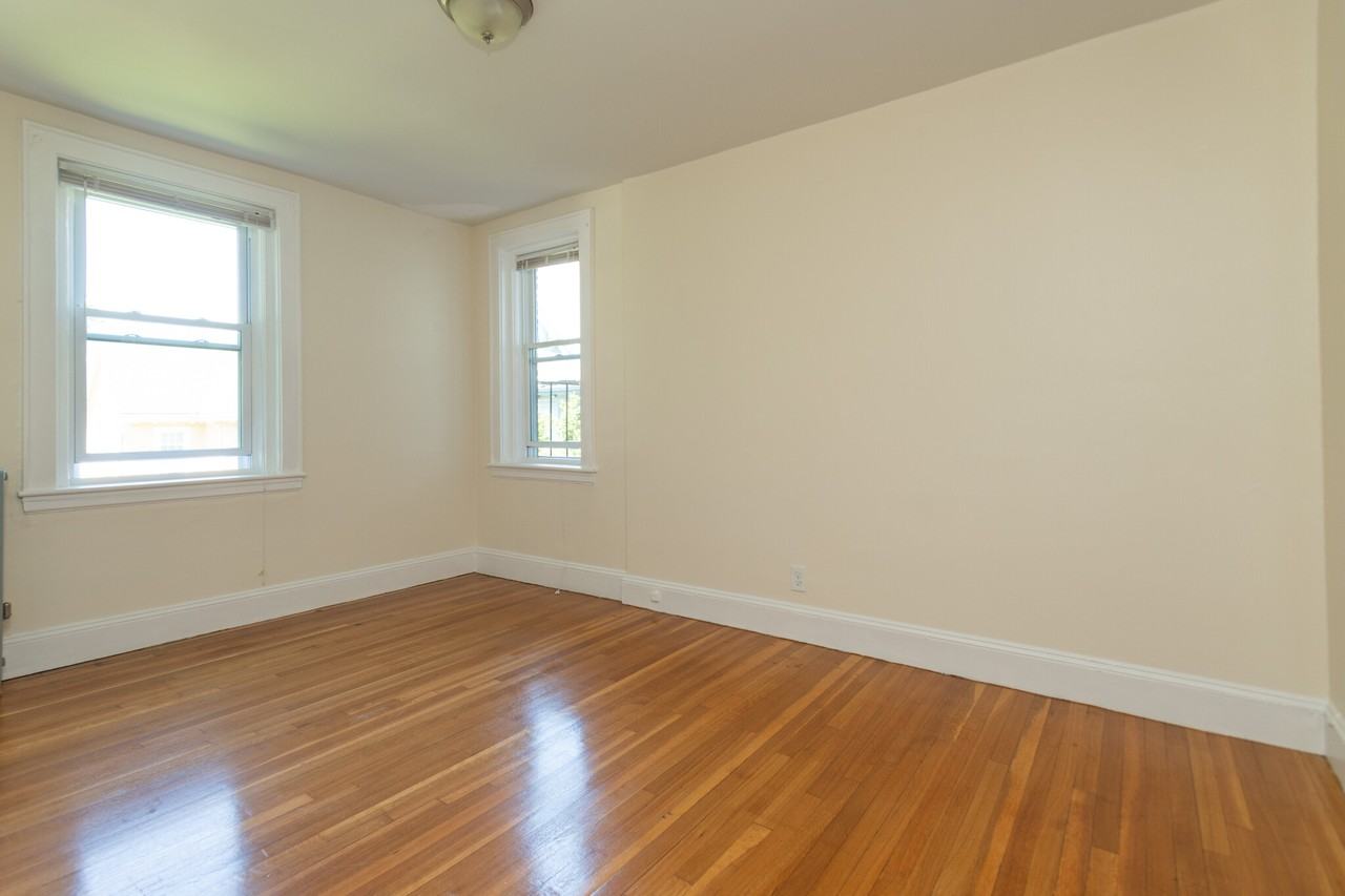 138 Highland Ave #15 - Photo 4 of 10