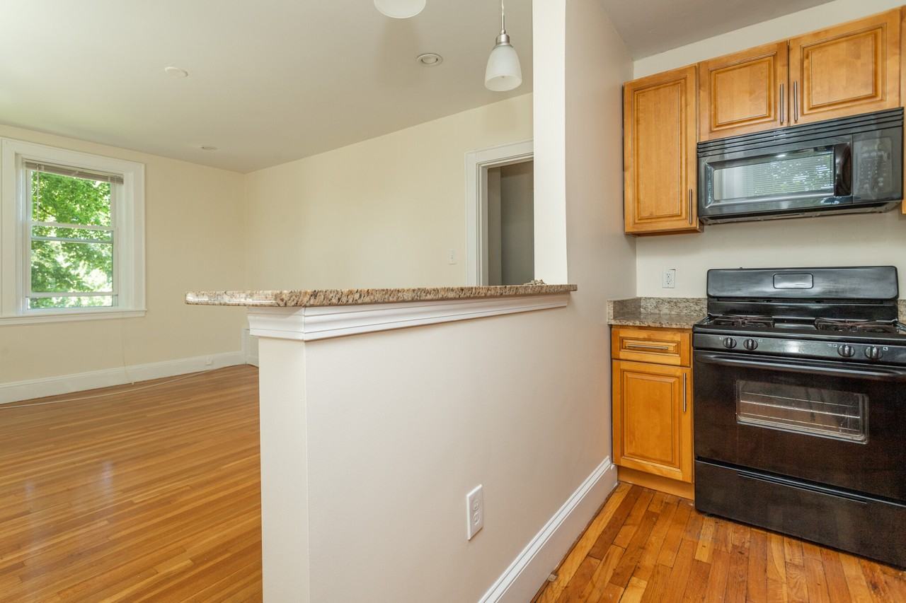 138 Highland Ave #15 - Photo 6 of 10