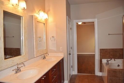 8905 Lyman Ln - Photo 3 of 11