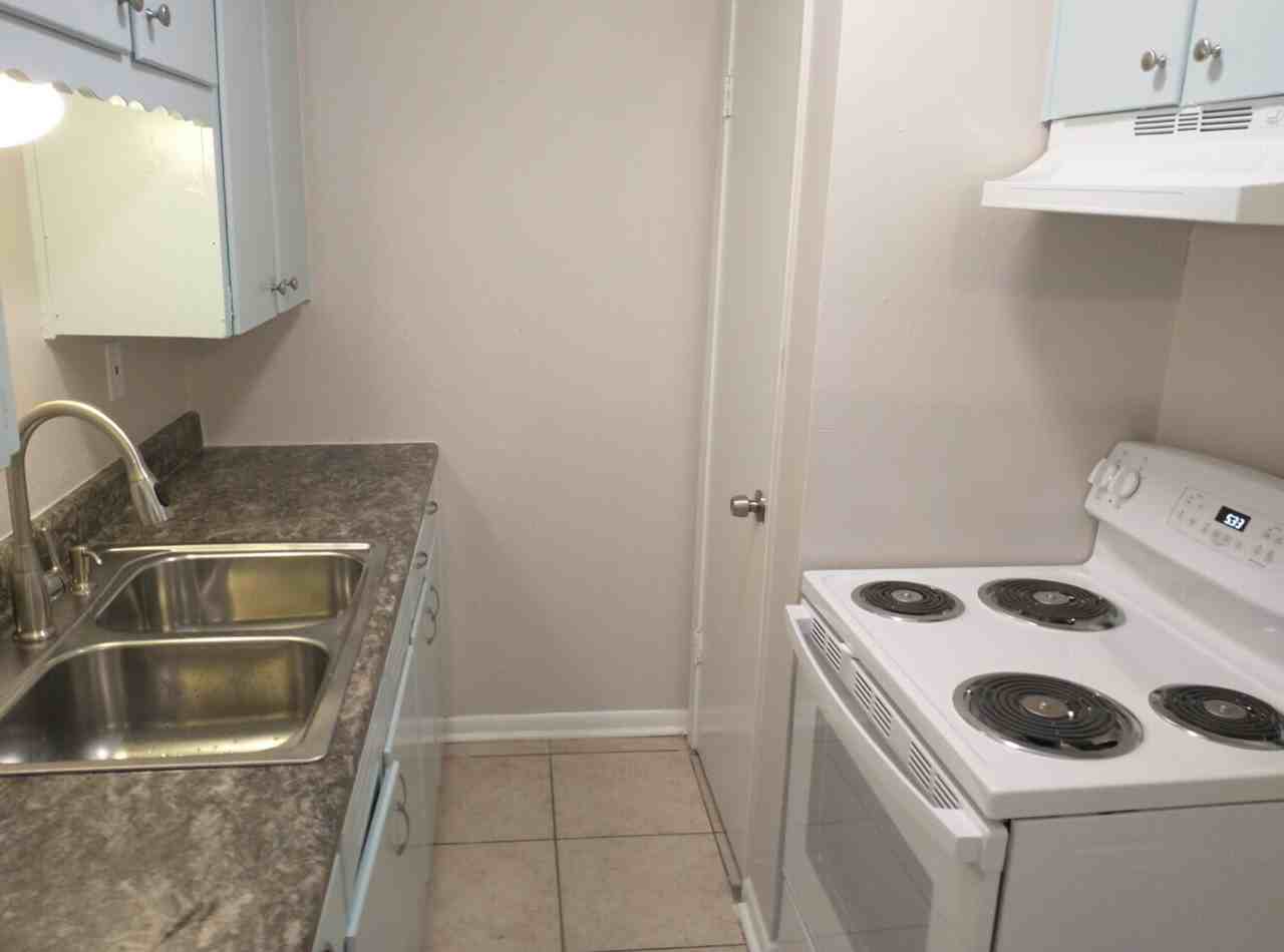 605 Sunset Ln #C - Photo 7 of 16