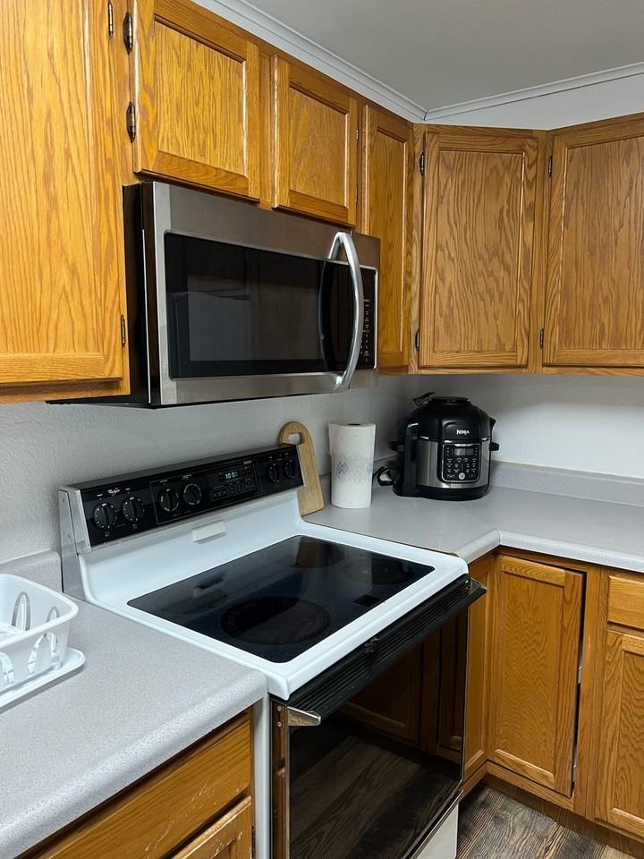 517 N Stephen St #517 - Photo 3 of 6