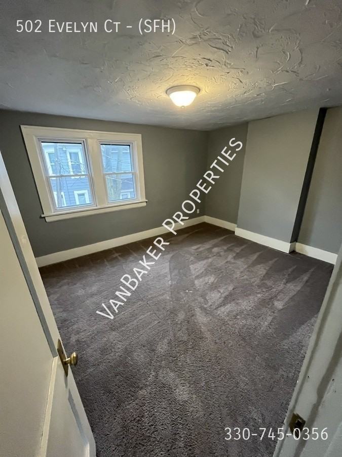 502 Evelyn Court #SFH - Photo 2 of 10