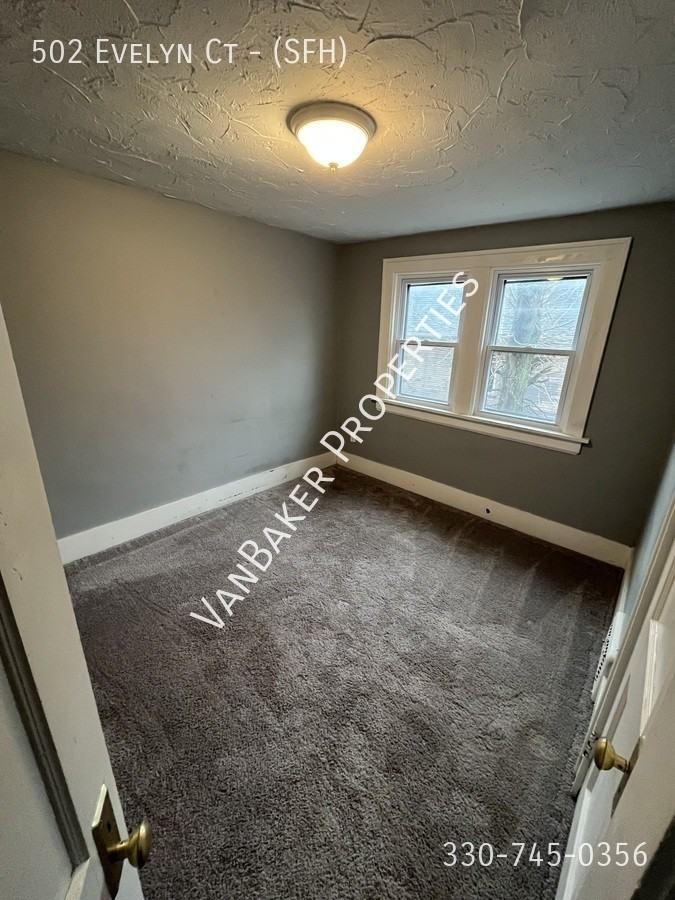 502 Evelyn Court #SFH - Photo 6 of 10