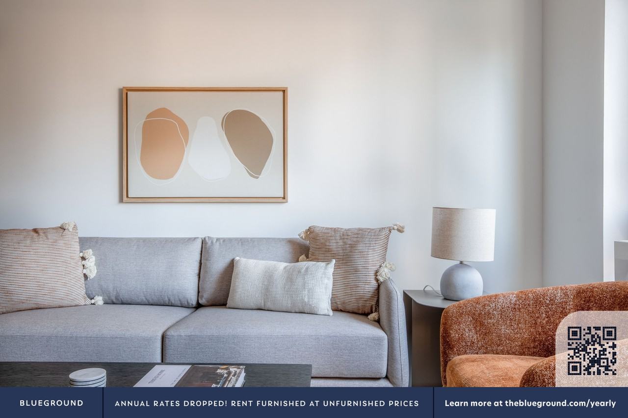 311 West 50th Street - Photo 4 of 29