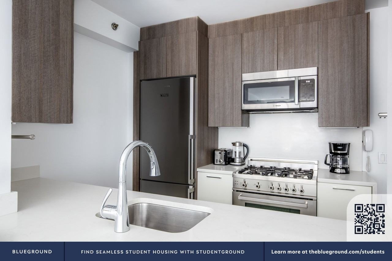 311 West 50th Street - Photo 7 of 29