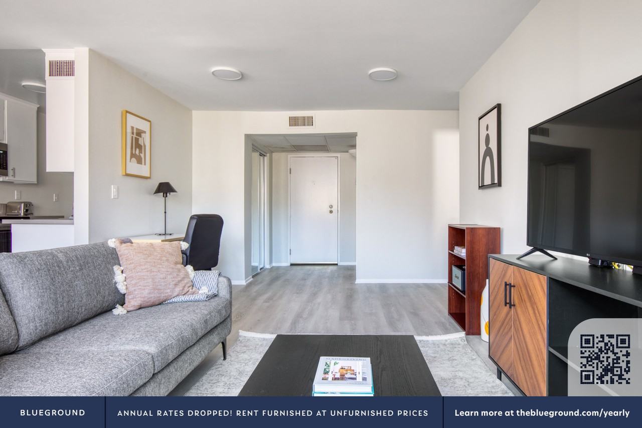 616 North Sweetzer Avenue - Photo 3 of 25