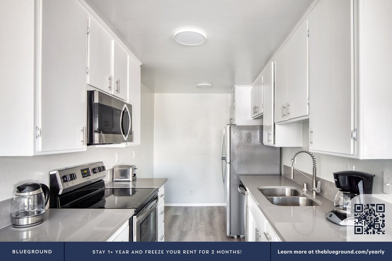 616 North Sweetzer Avenue - Photo 7 of 25