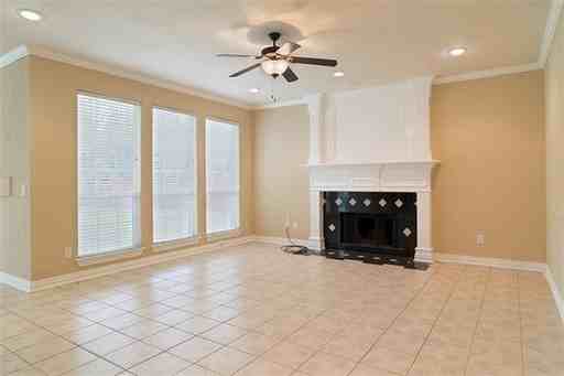 302 Lakeside Ct - Photo 2 of 18