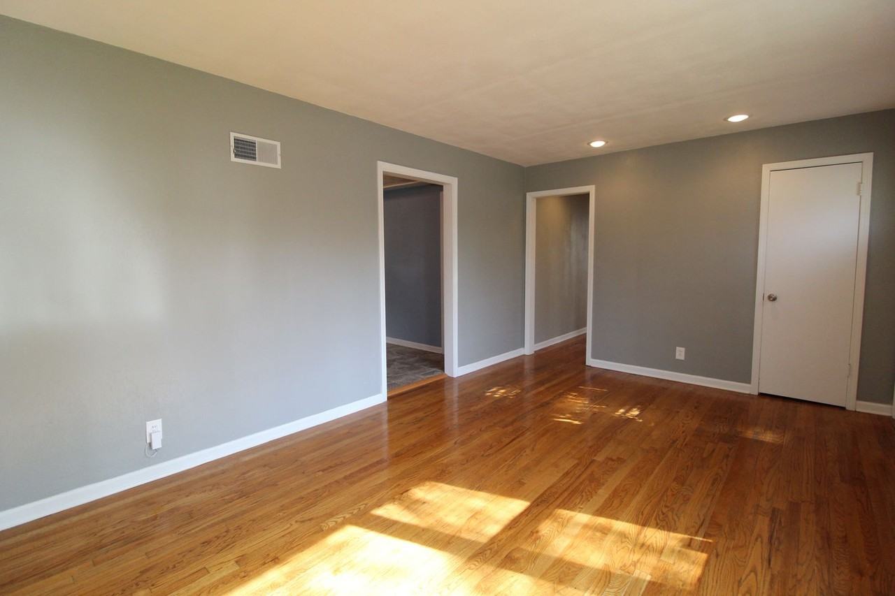 5511 Beverly Ln - Photo 3 of 16