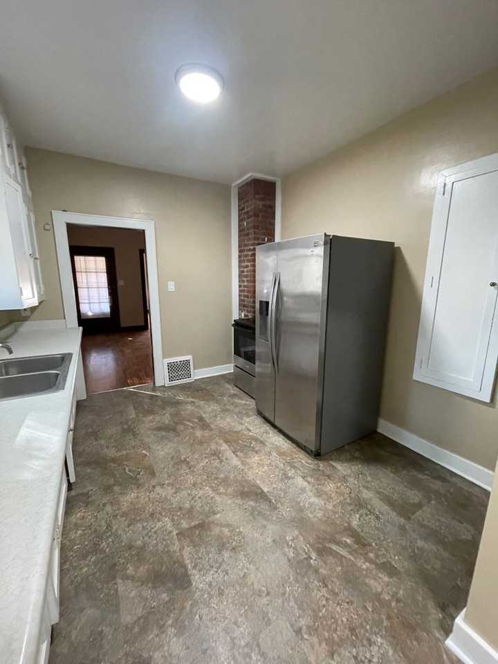 1122 6th St - Photo 6 of 50