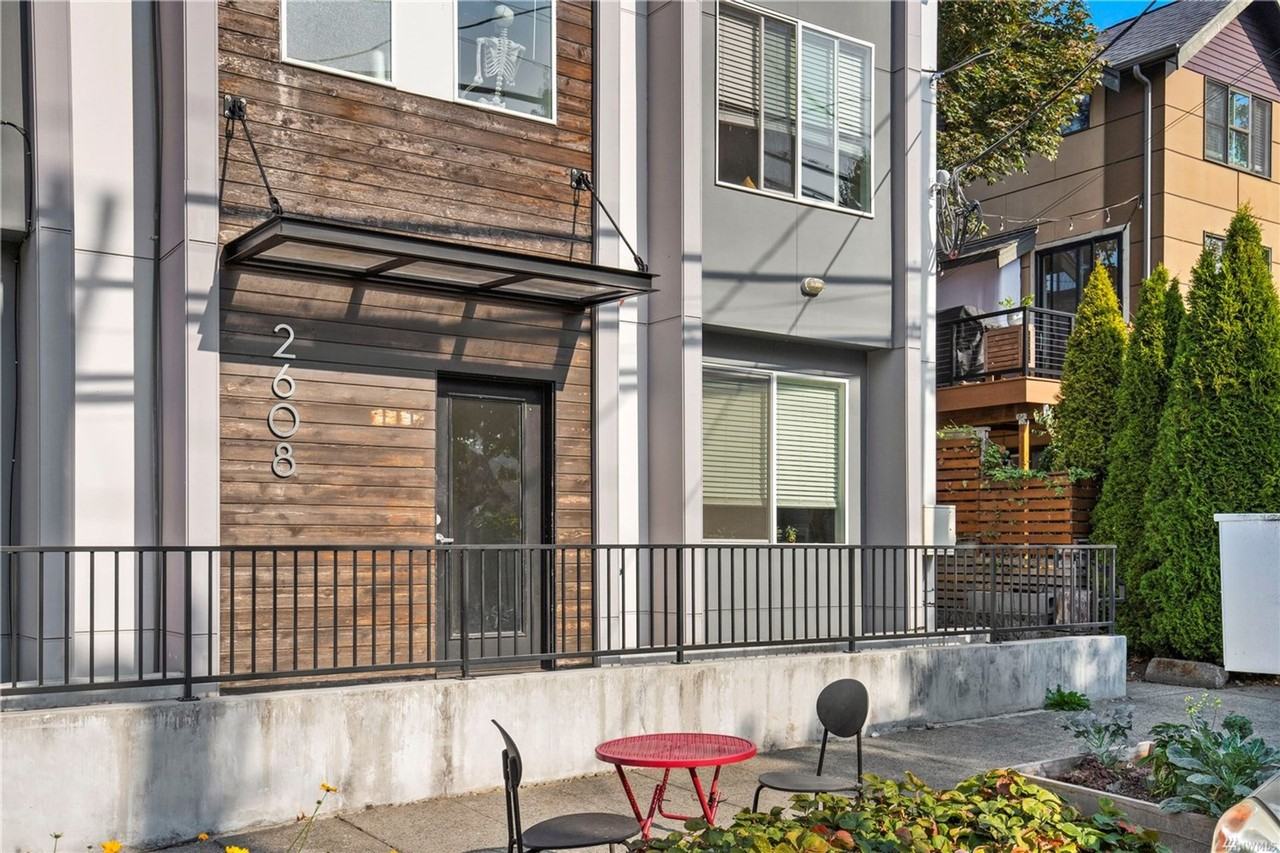 2608 - Photo 4 of 10