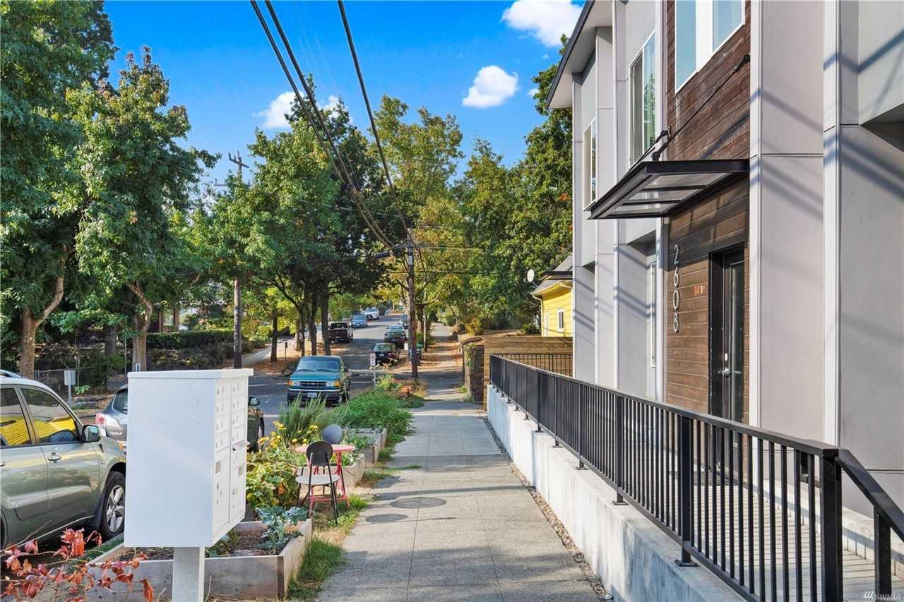 2608 - Photo 5 of 10