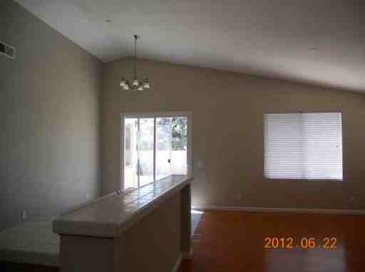 732 Crocket Dr - Photo 2 of 7